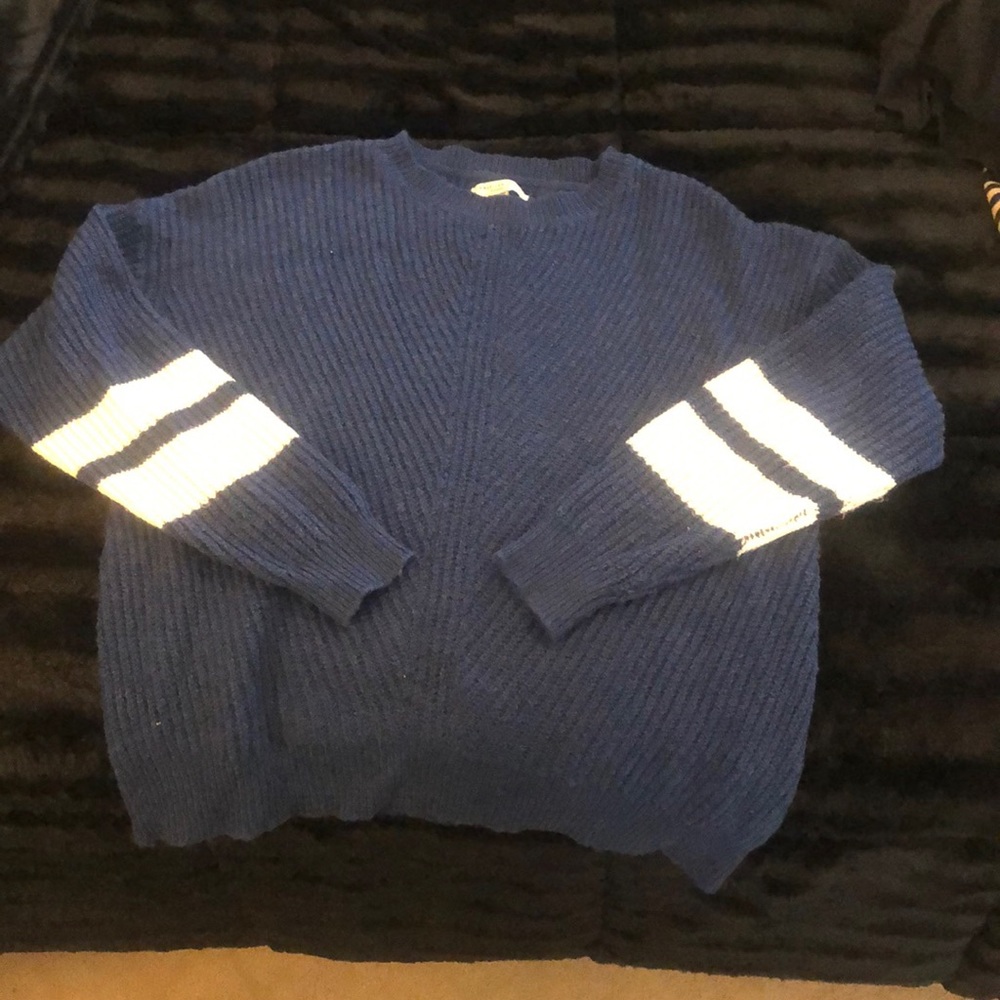 American Eagle Jegging Fit XS Sweater💙🤍